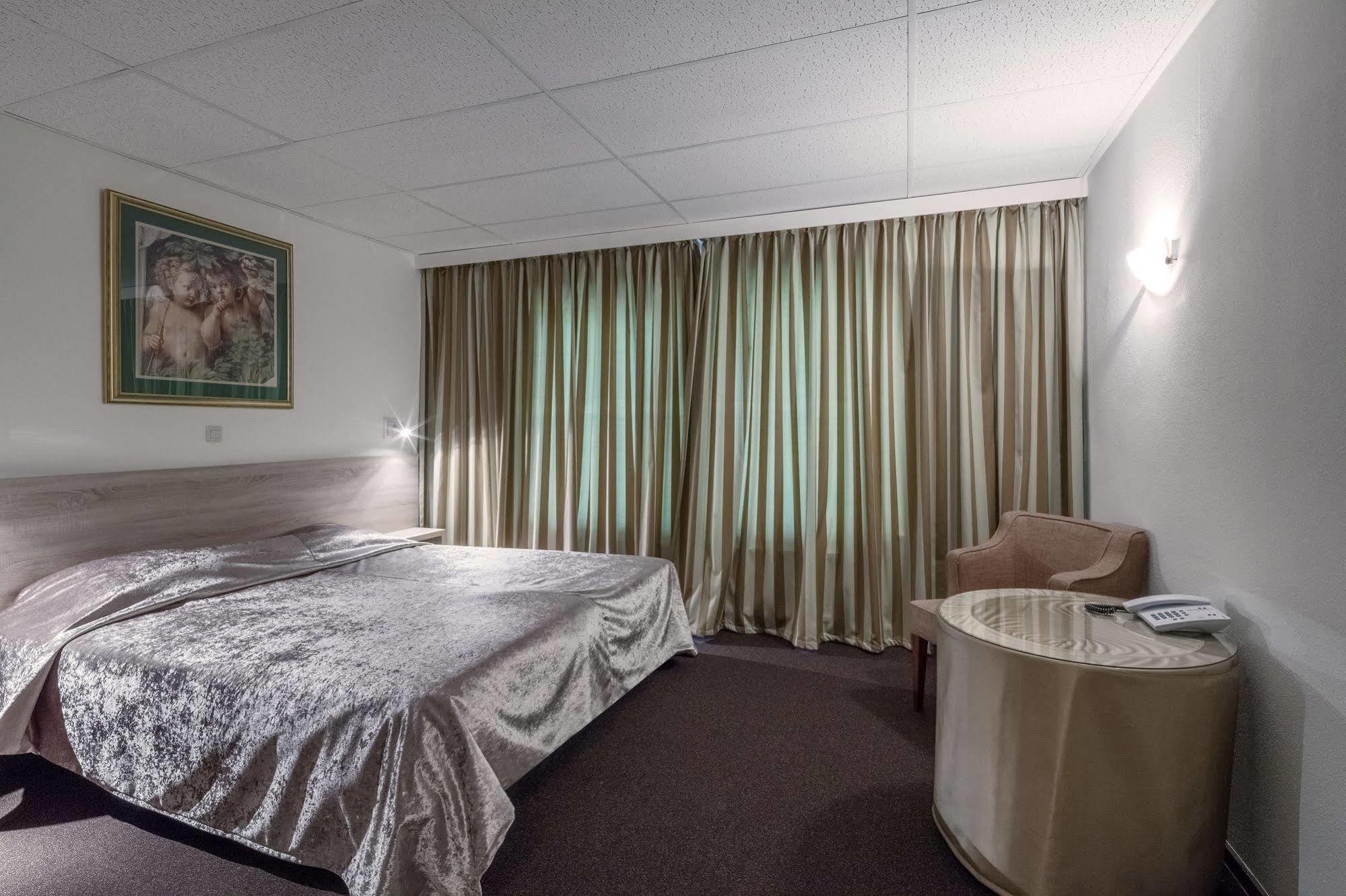 Van Der Valk Hotel Goes Bagian luar foto